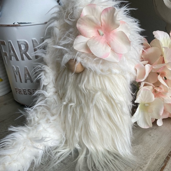 🌸Shabby Chic Flower Gnome, Spring Gnome, White Gnome, Tier Tray Decor - Picture 3 of 3